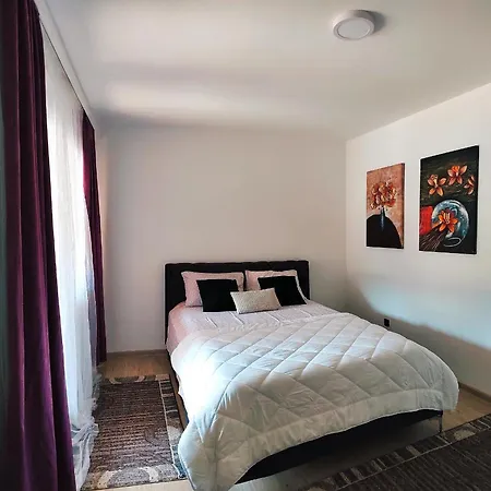 Spacious And Modern In Town Center *