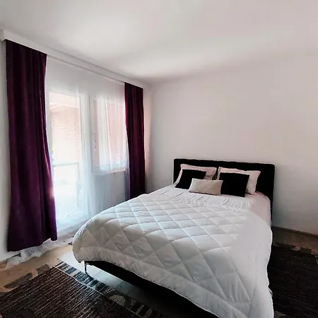 Spacious And Modern In Town Center