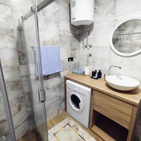 Spacious And Modern In Town Center Apartment *