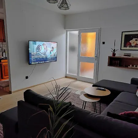 Spacious And Modern In Town Center Apartamento Konjic